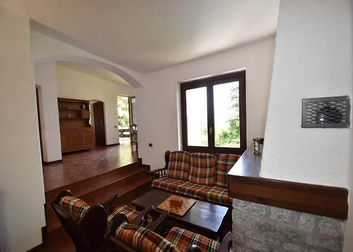 In With Maggiore Views 기파